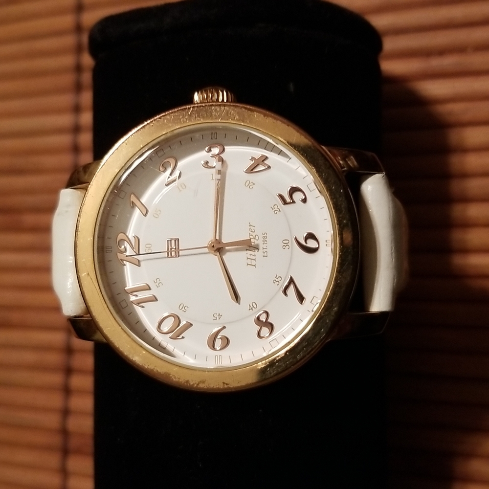 VINTAGE TOMMY HILFIGER WRISTWATCH